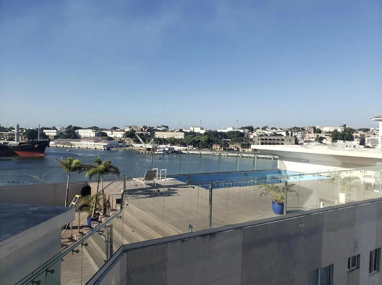 Modern Colonial Water View Apartman Calero